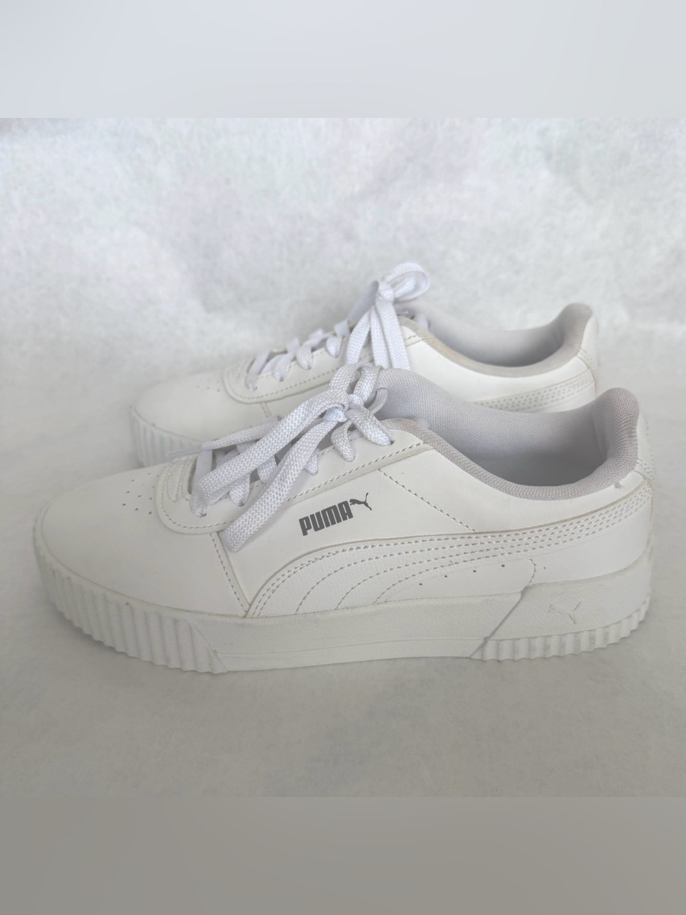 Puma Carina Women’s 8.5  Low Top Platform Sneakers Casual Shoes